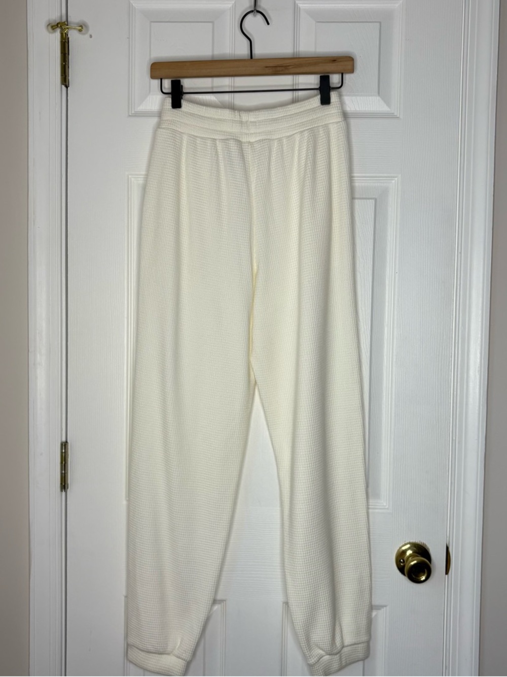 Alo Waffle Weekend Escape Mock Neck Sweater and Jogger Set, lvory XS 🧇 - Picture 14 of 16
